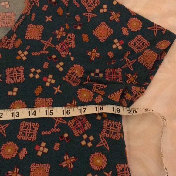 LuLaRoe Classic T Shirt in Large - Picture 3 of 7
